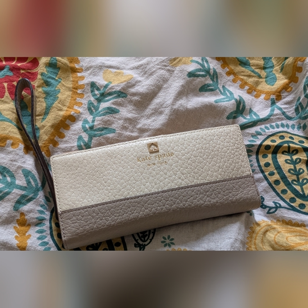 Kate Spade White/Gray (Tan Inside) Women's Clutch/Wallet, Leather